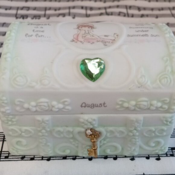 Precious Moments 1995 August Treasure Chest Trinket Box Enesco Peridot - Picture 1 of 9